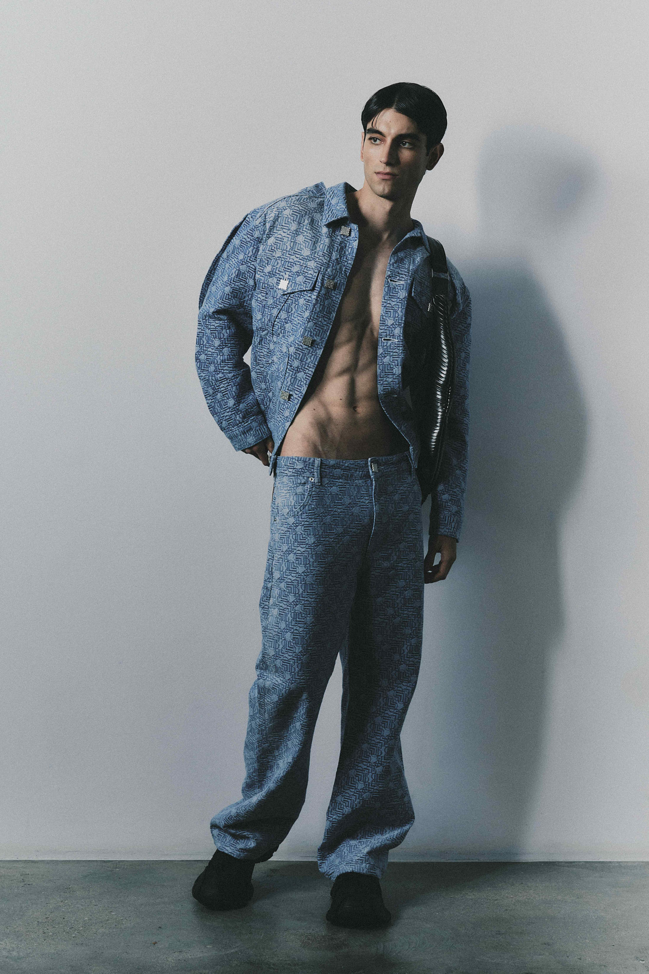 SKIN BETWEEN THE LINES 7